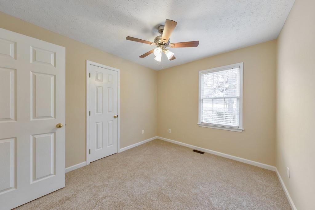 304 Queensbury Walk