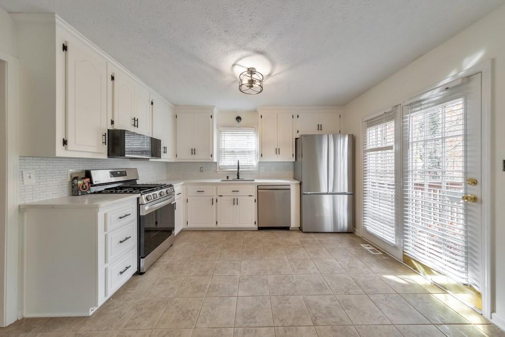 304 Queensbury Walk