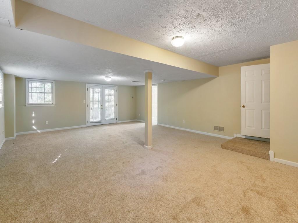 304 Queensbury Walk