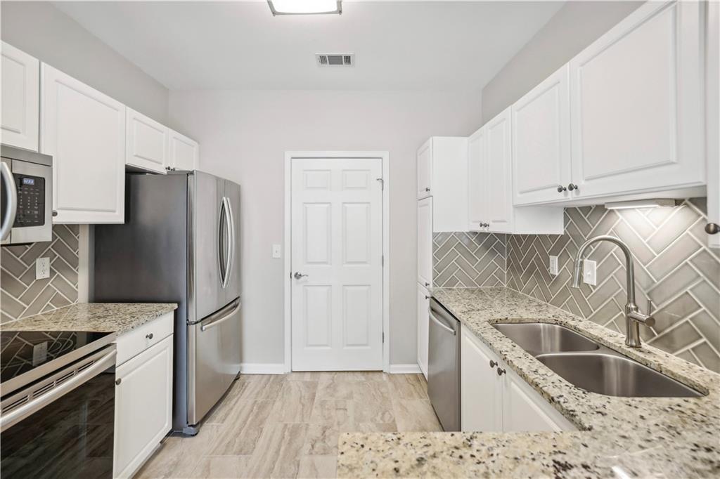 7110 Woodland Lane