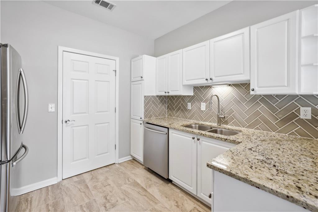 7110 Woodland Lane