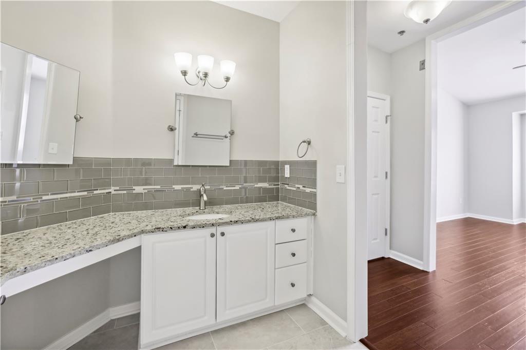 7110 Woodland Lane