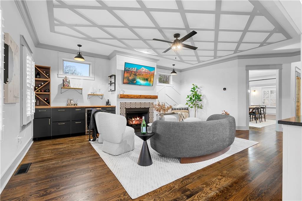 1186 Lincoln Drive