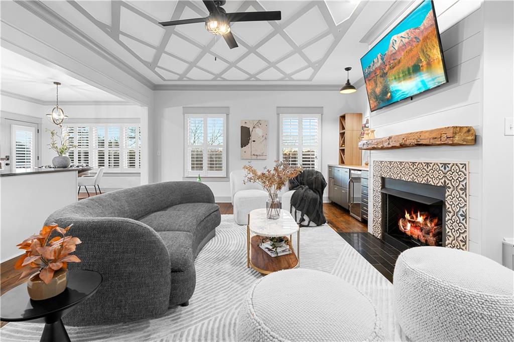 1186 Lincoln Drive