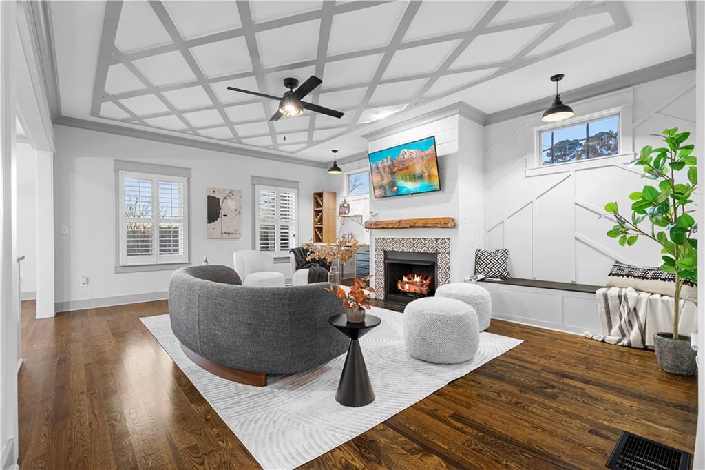 1186 Lincoln Drive