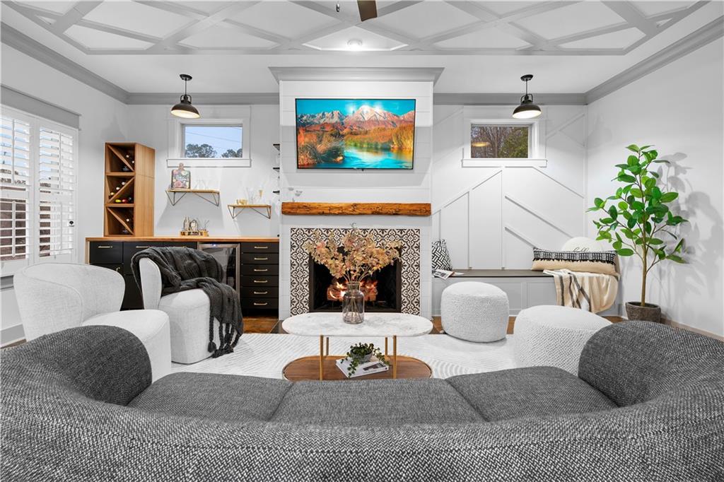 1186 Lincoln Drive