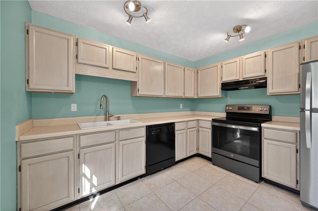 1609 River Trace