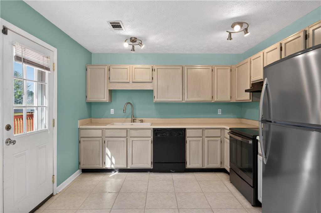 1609 River Trace