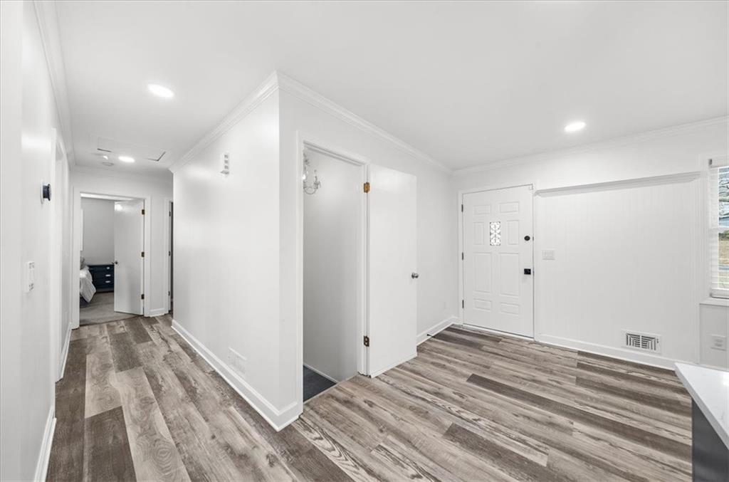 513 Rivercrest Drive