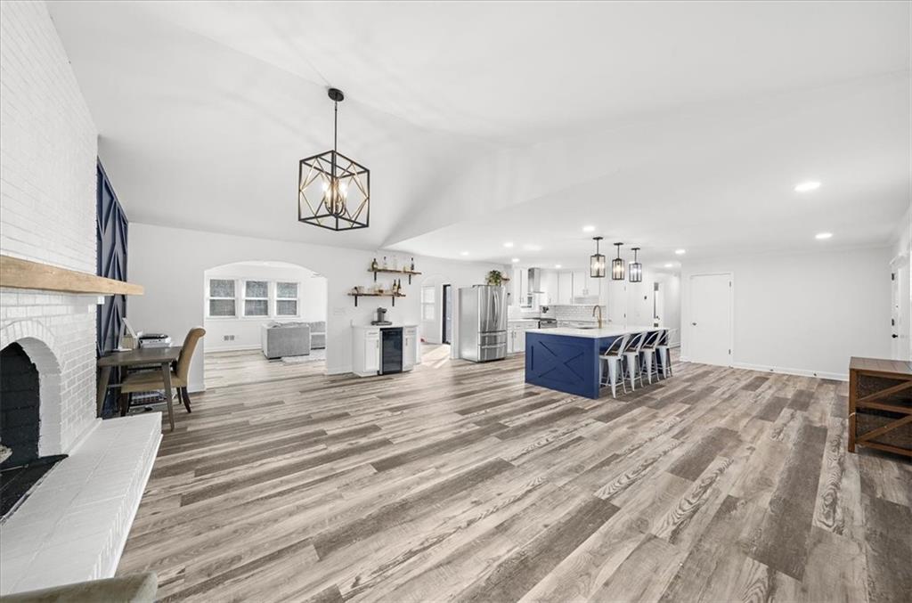 513 Rivercrest Drive