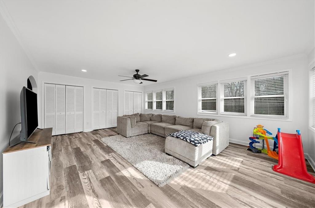 513 Rivercrest Drive