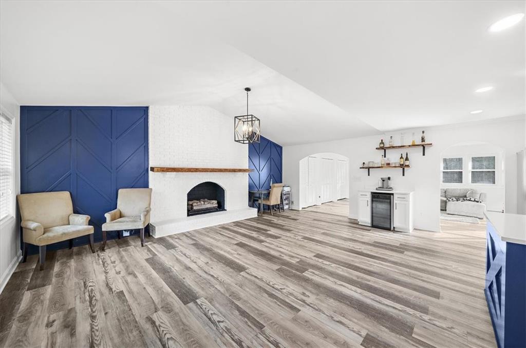 513 Rivercrest Drive