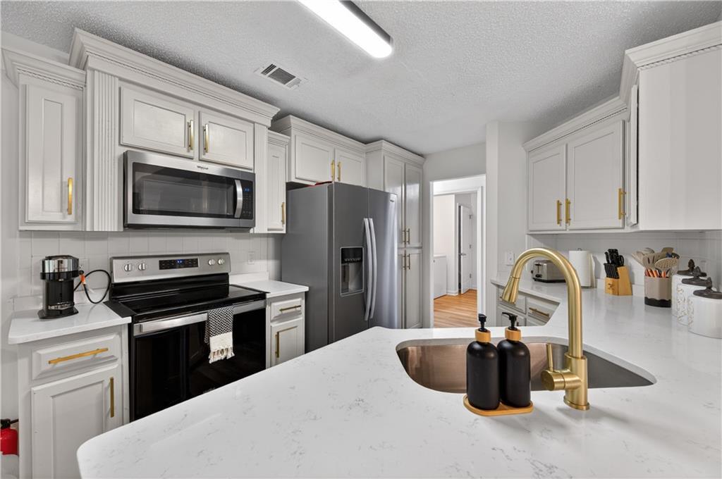 2028 Lantern Drive