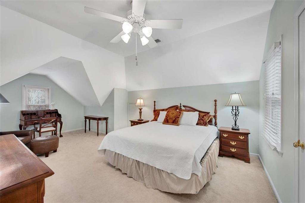 50 Lakecrest Circle