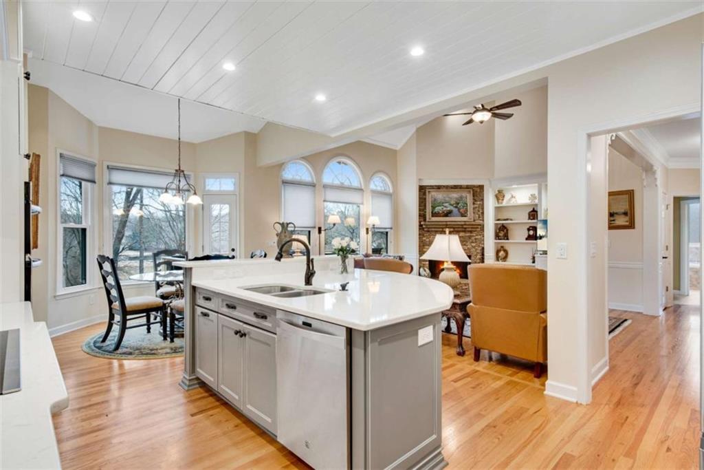 50 Lakecrest Circle