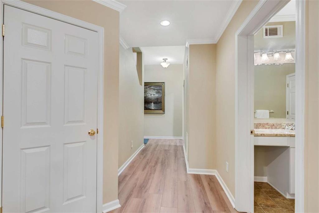 50 Lakecrest Circle