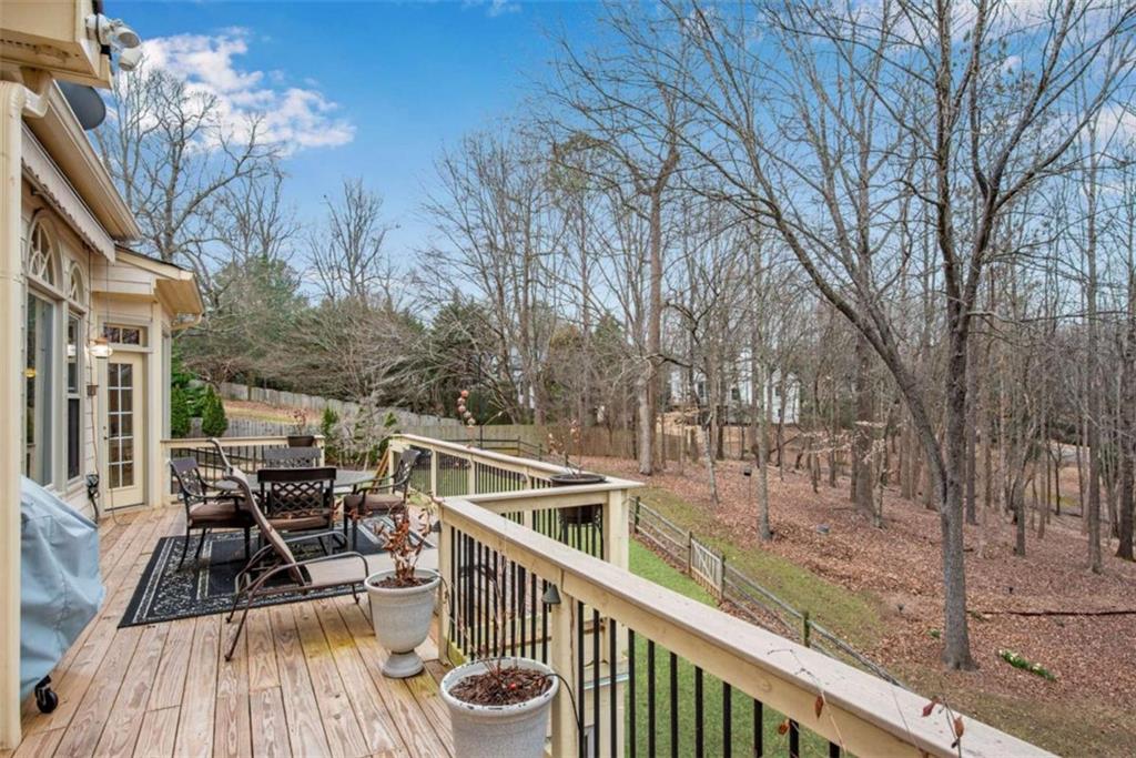 50 Lakecrest Circle