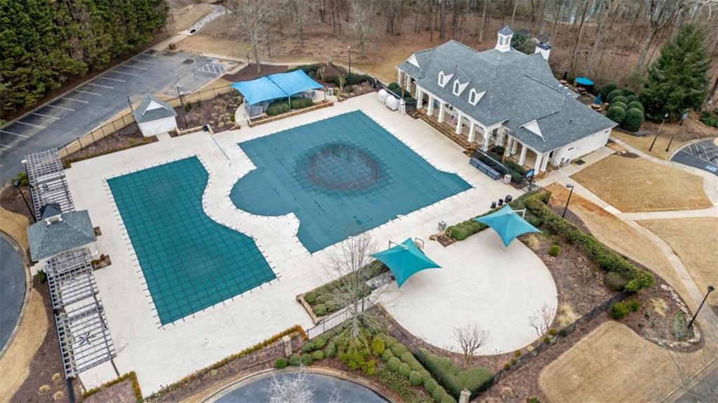 50 Lakecrest Circle