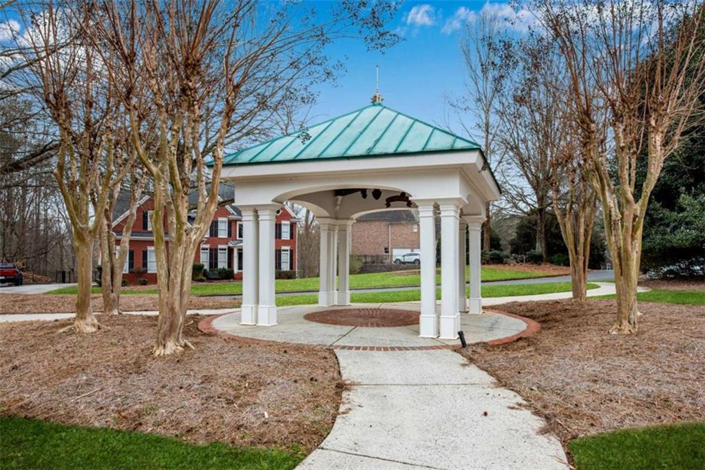 50 Lakecrest Circle