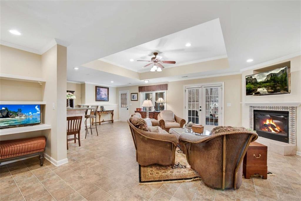 50 Lakecrest Circle