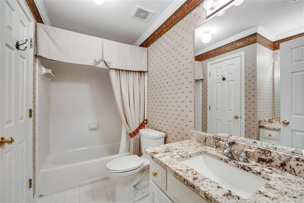 50 Lakecrest Circle