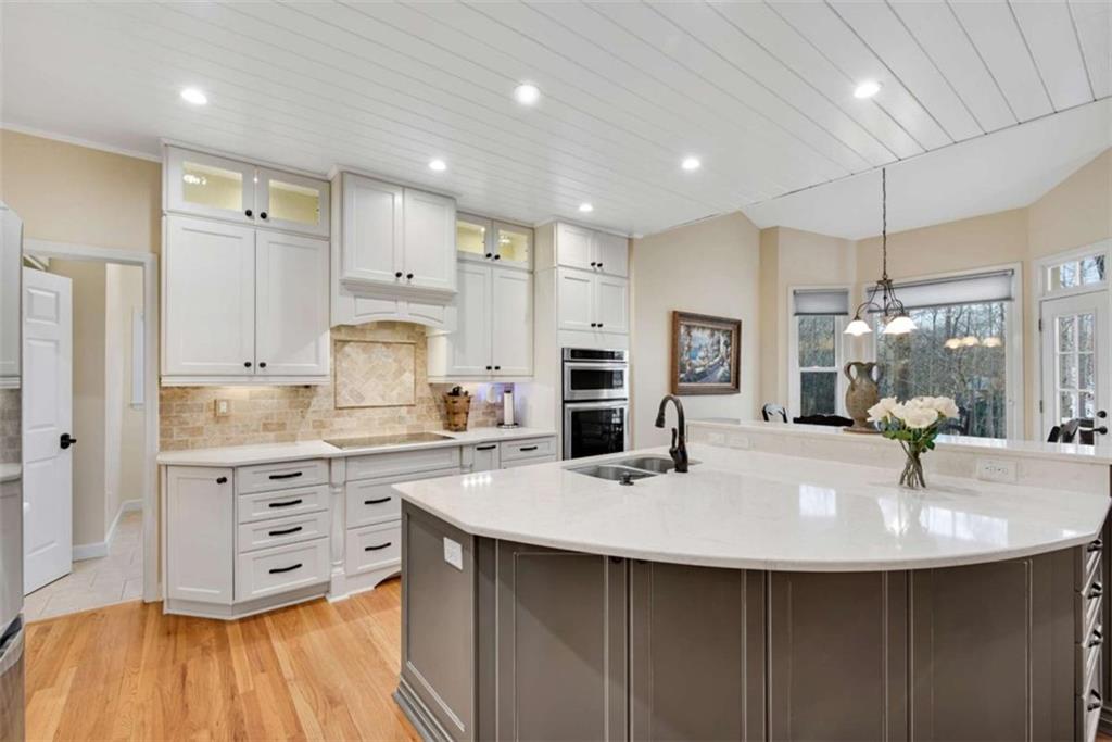 50 Lakecrest Circle