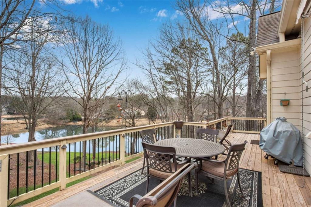 50 Lakecrest Circle