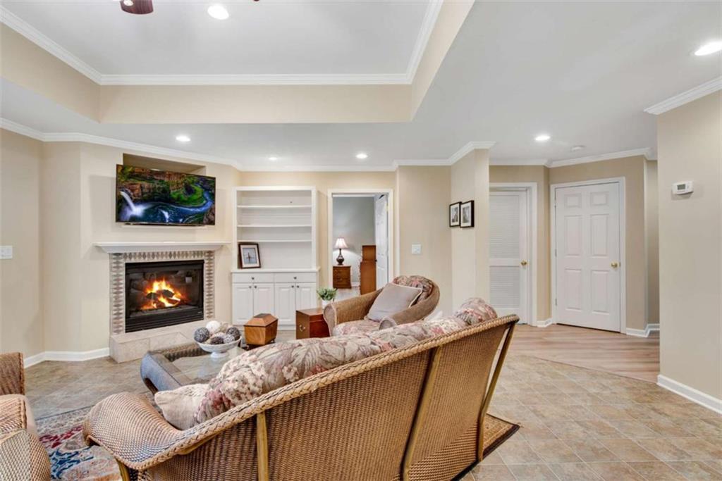 50 Lakecrest Circle