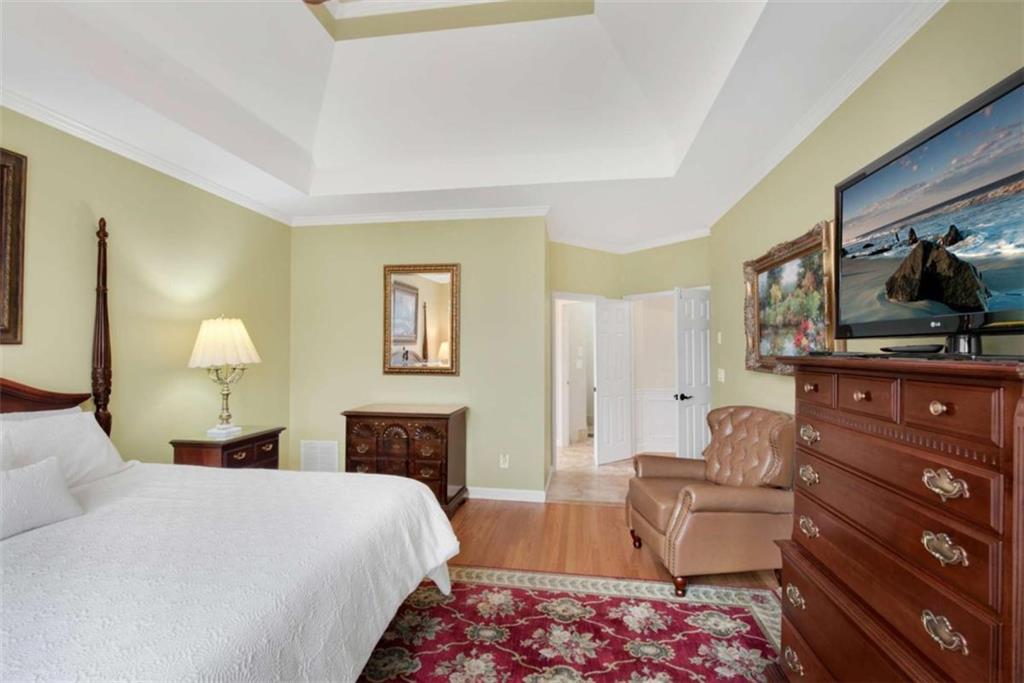 50 Lakecrest Circle