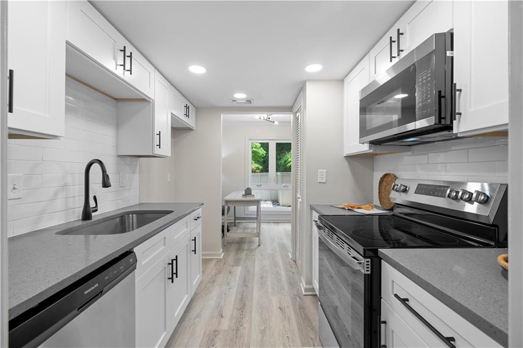922 Cedar Creek S