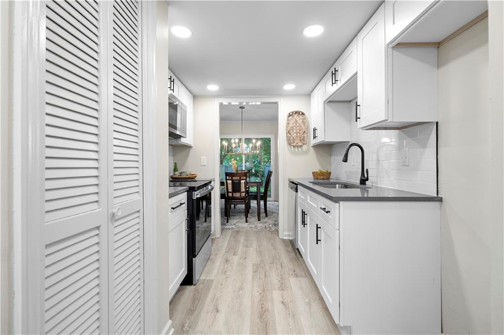 922 Cedar Creek S