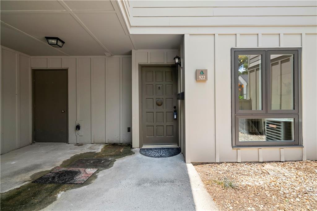 922 Cedar Creek S