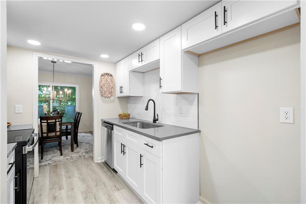 922 Cedar Creek S