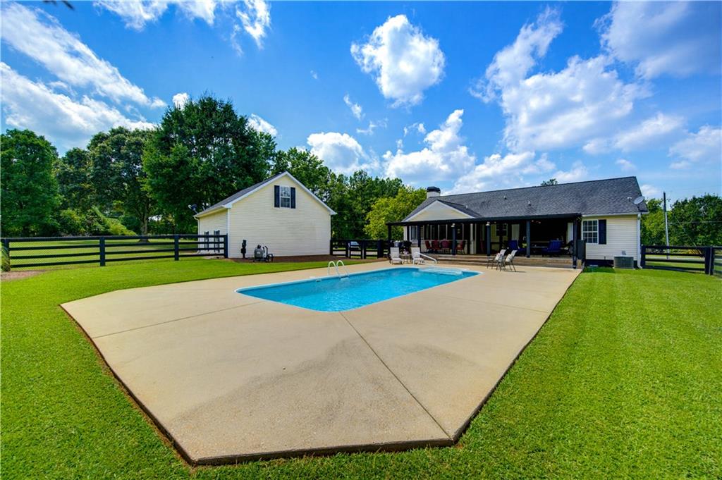 15 Davis Road