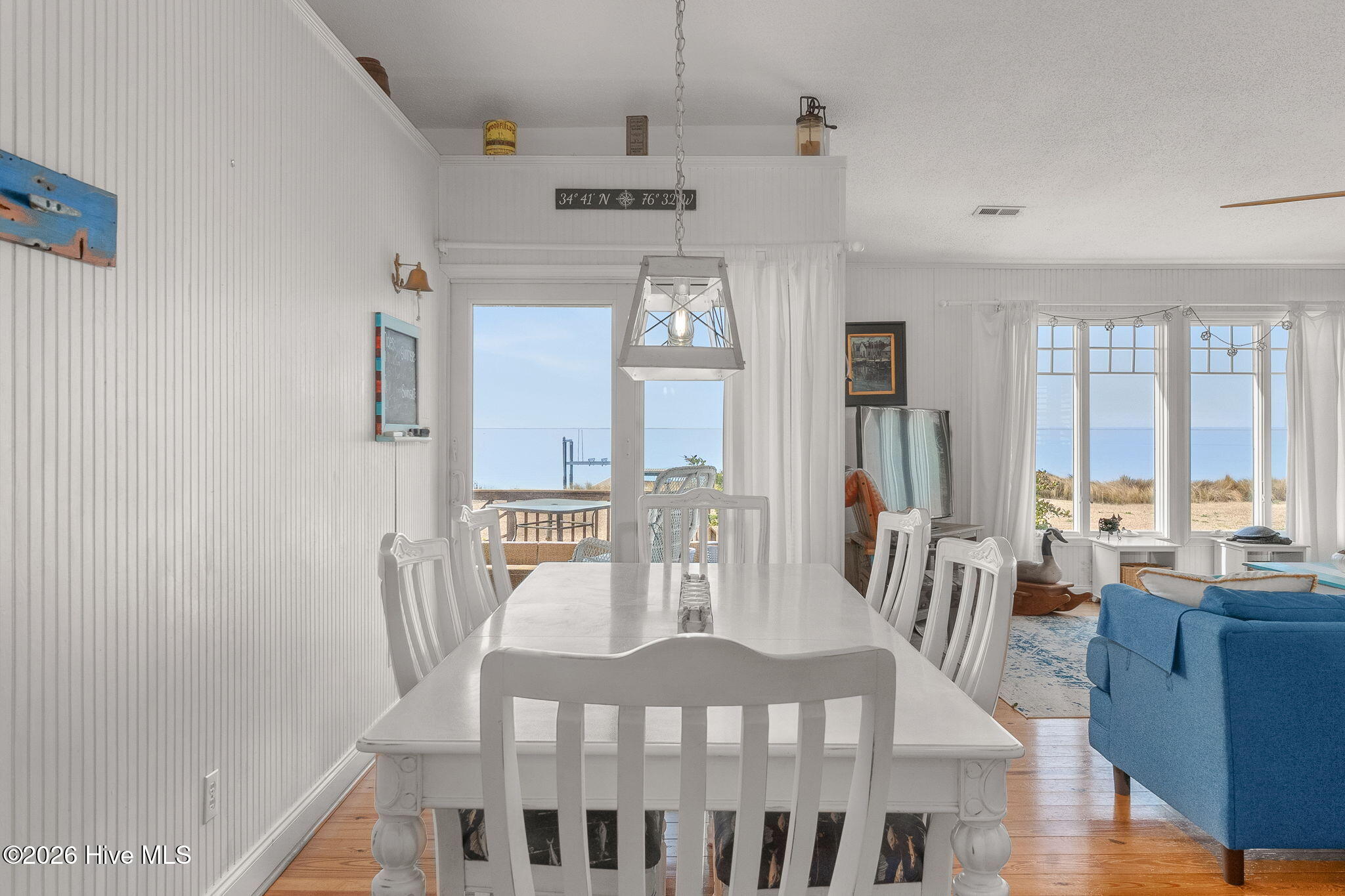 1528 Island Road