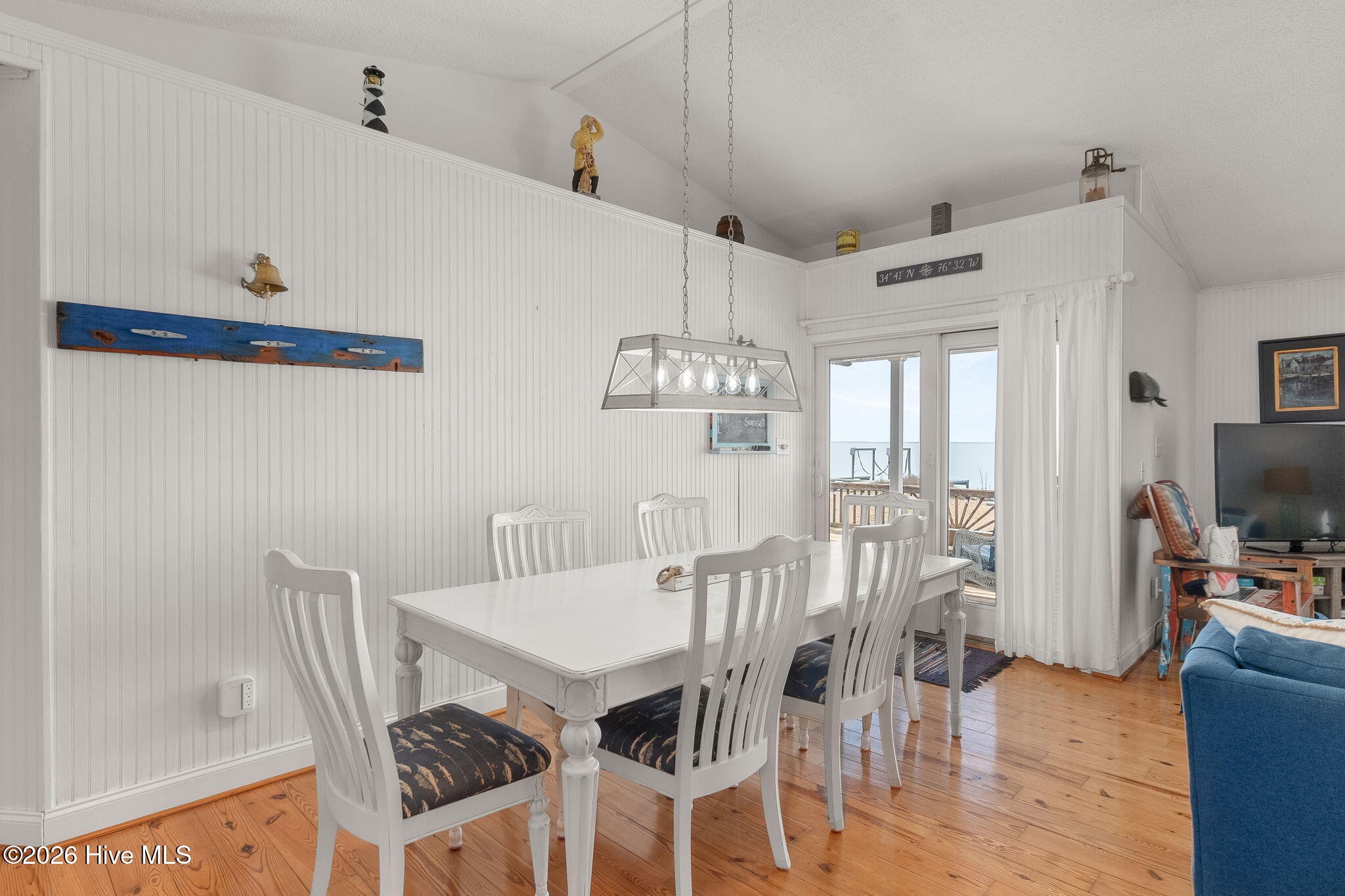 1528 Island Road
