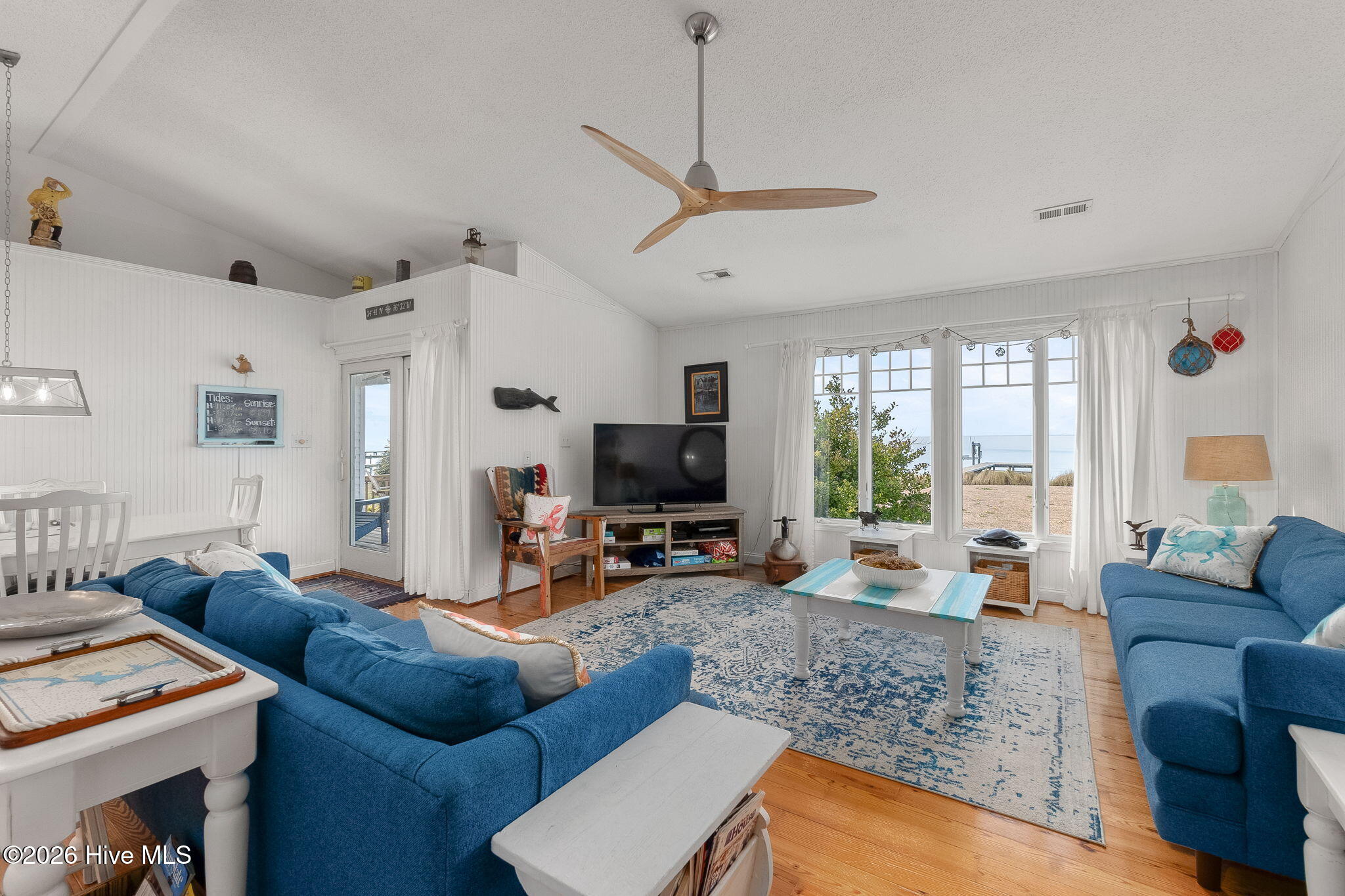 1528 Island Road