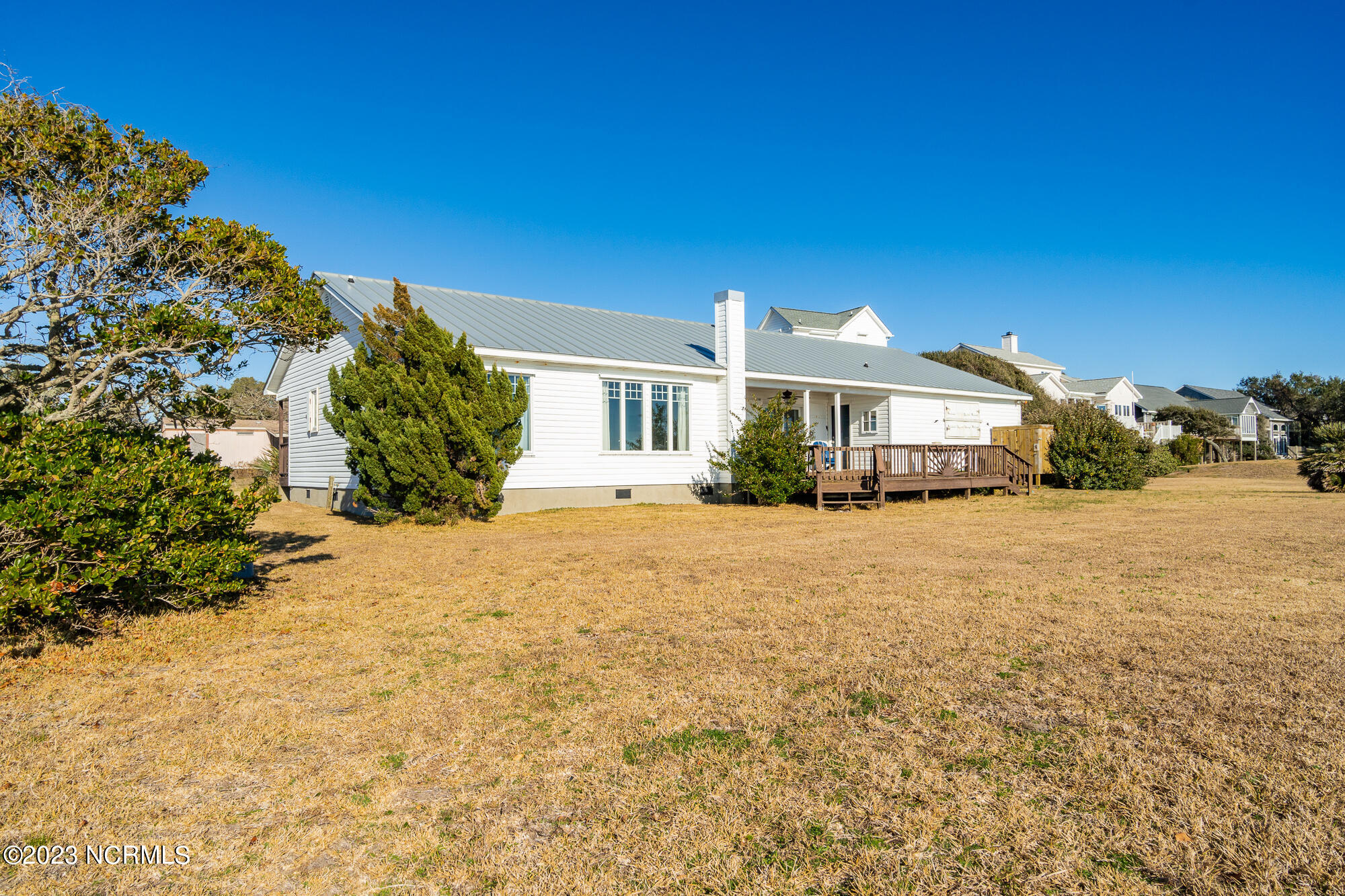 1528 Island Road