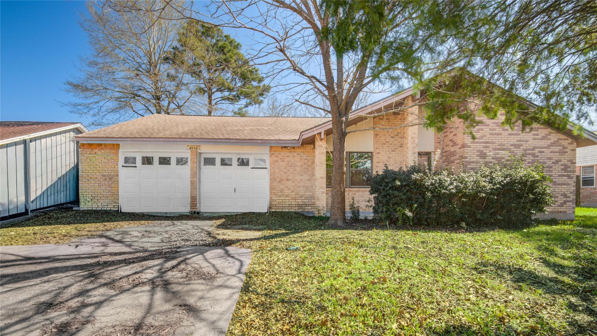 4112 Pine Shadows Street