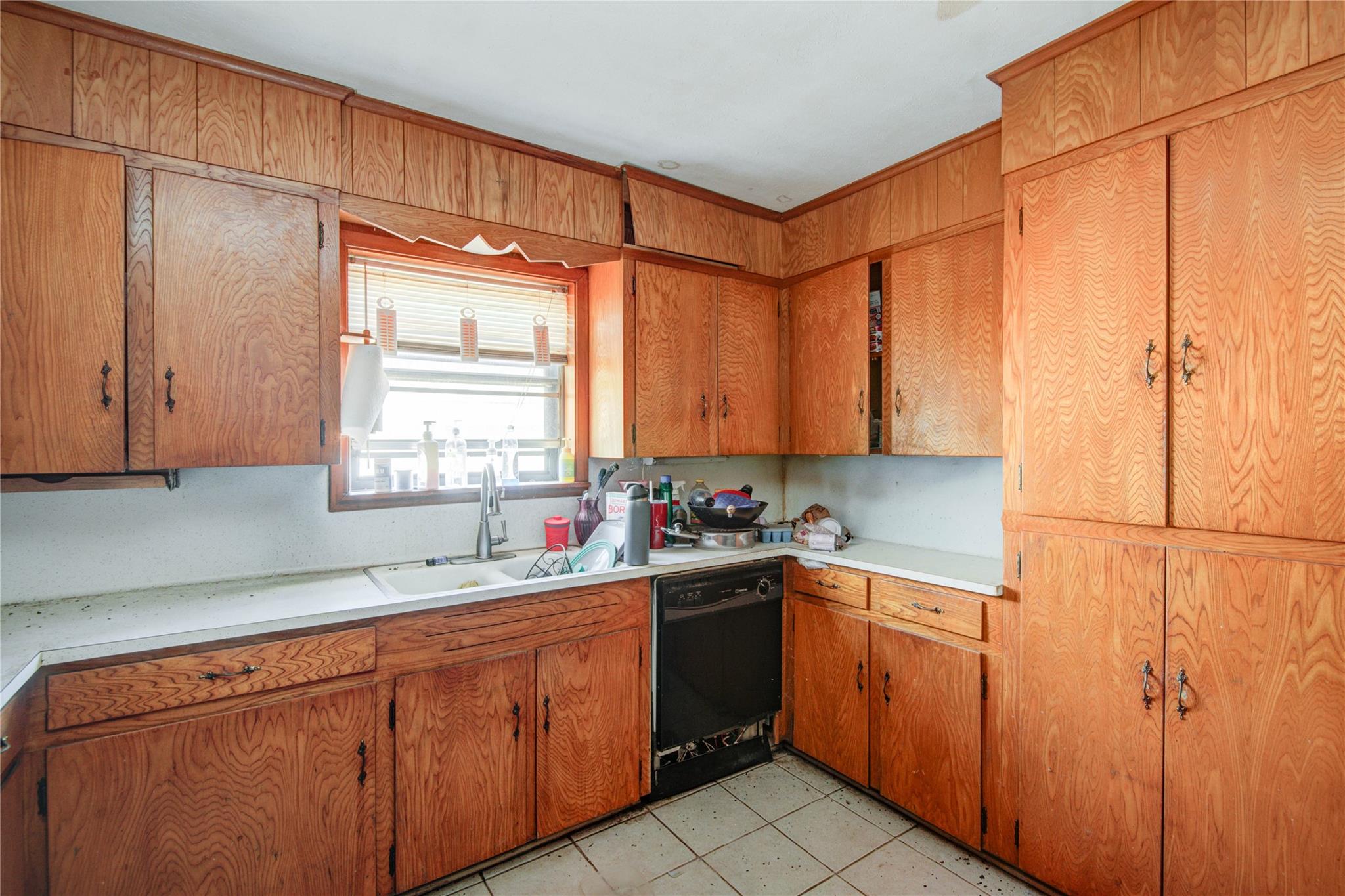 4112 Pine Shadows Street