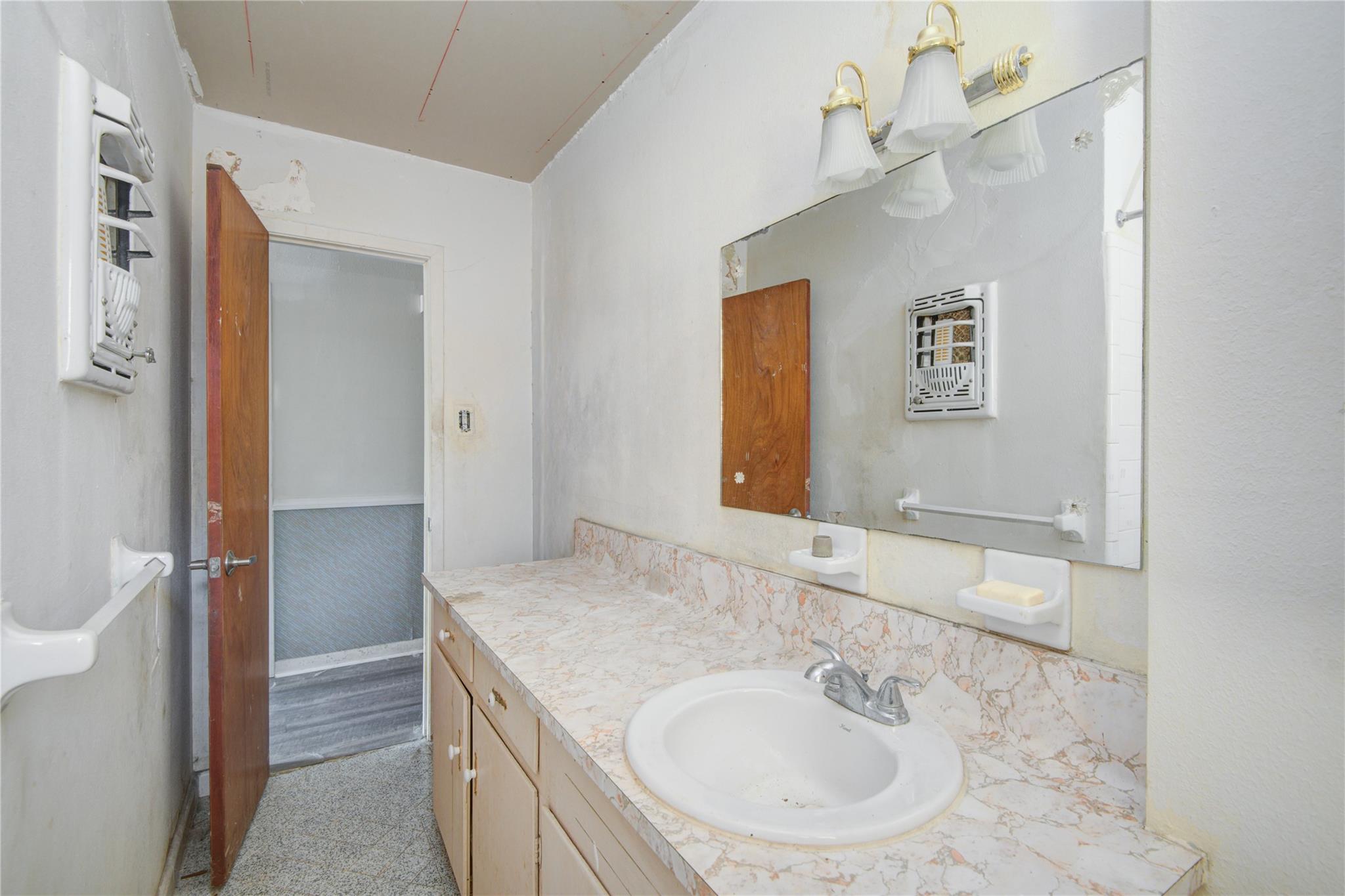 4112 Pine Shadows Street