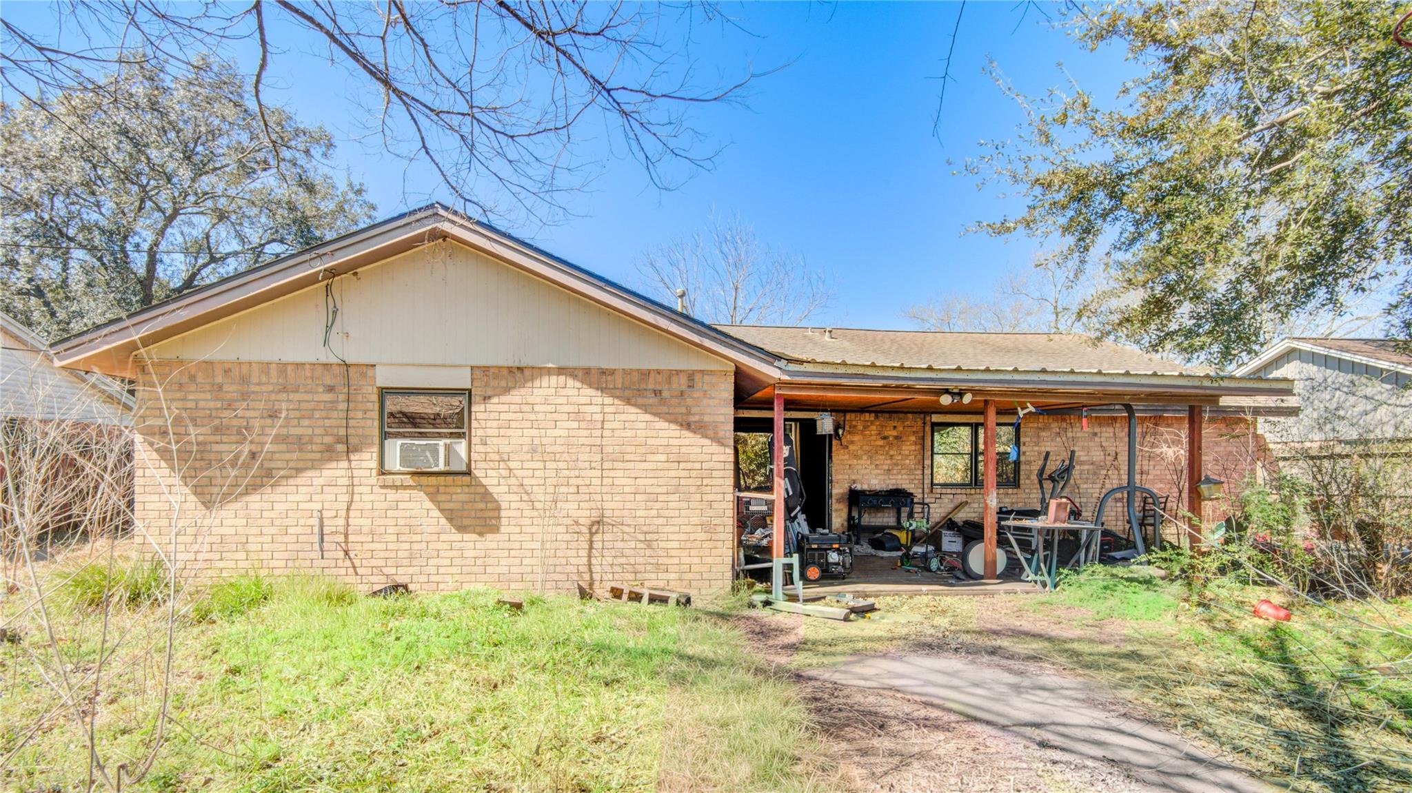 4112 Pine Shadows Street