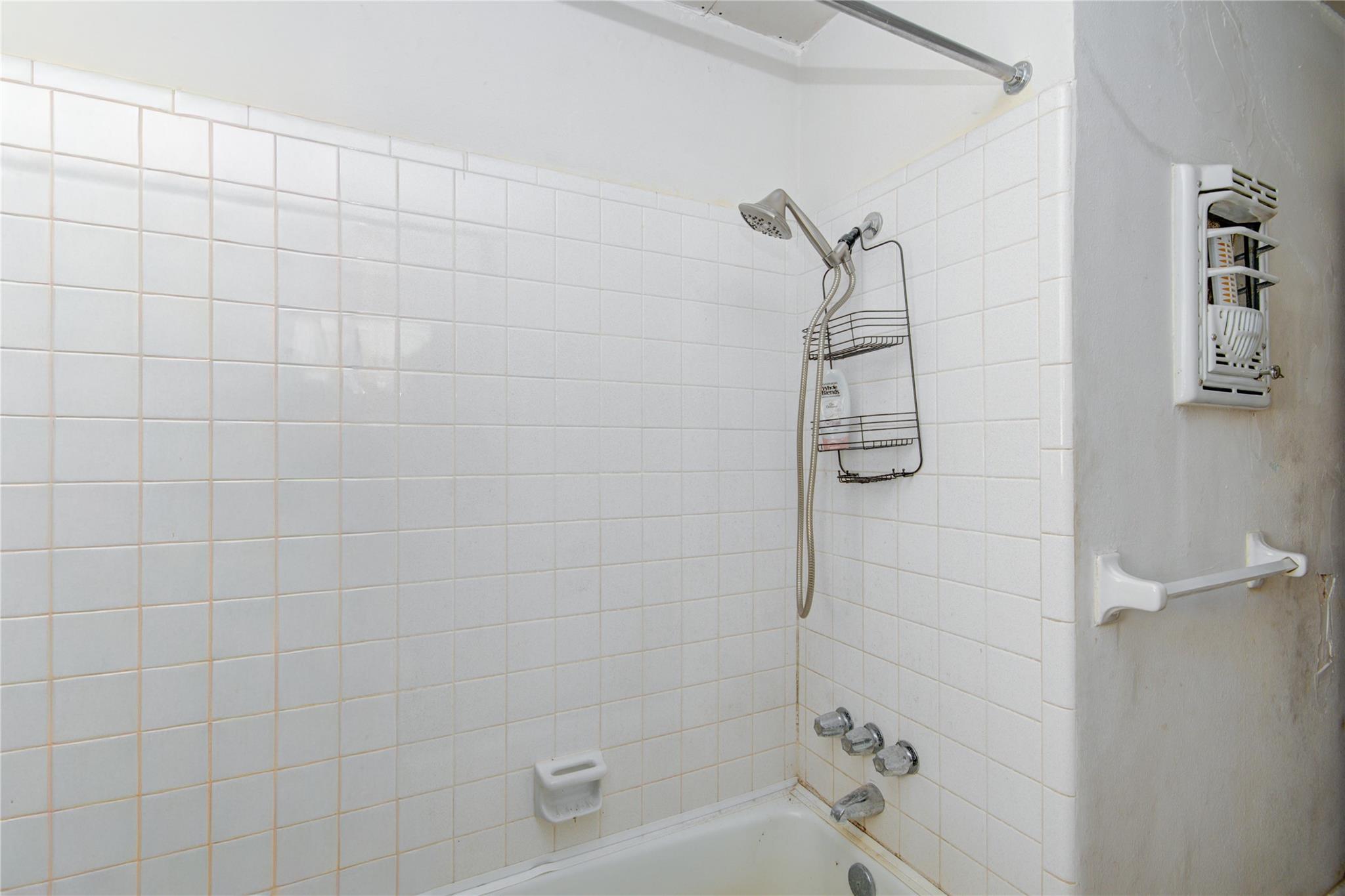 4112 Pine Shadows Street