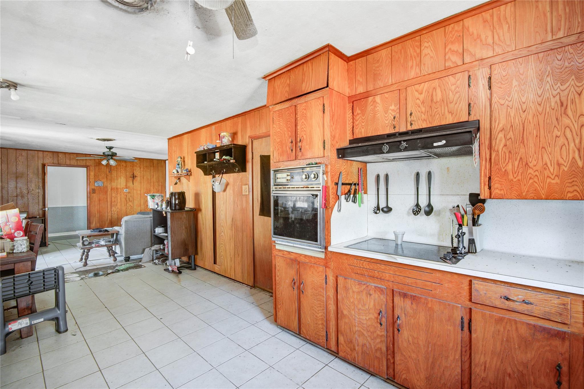 4112 Pine Shadows Street