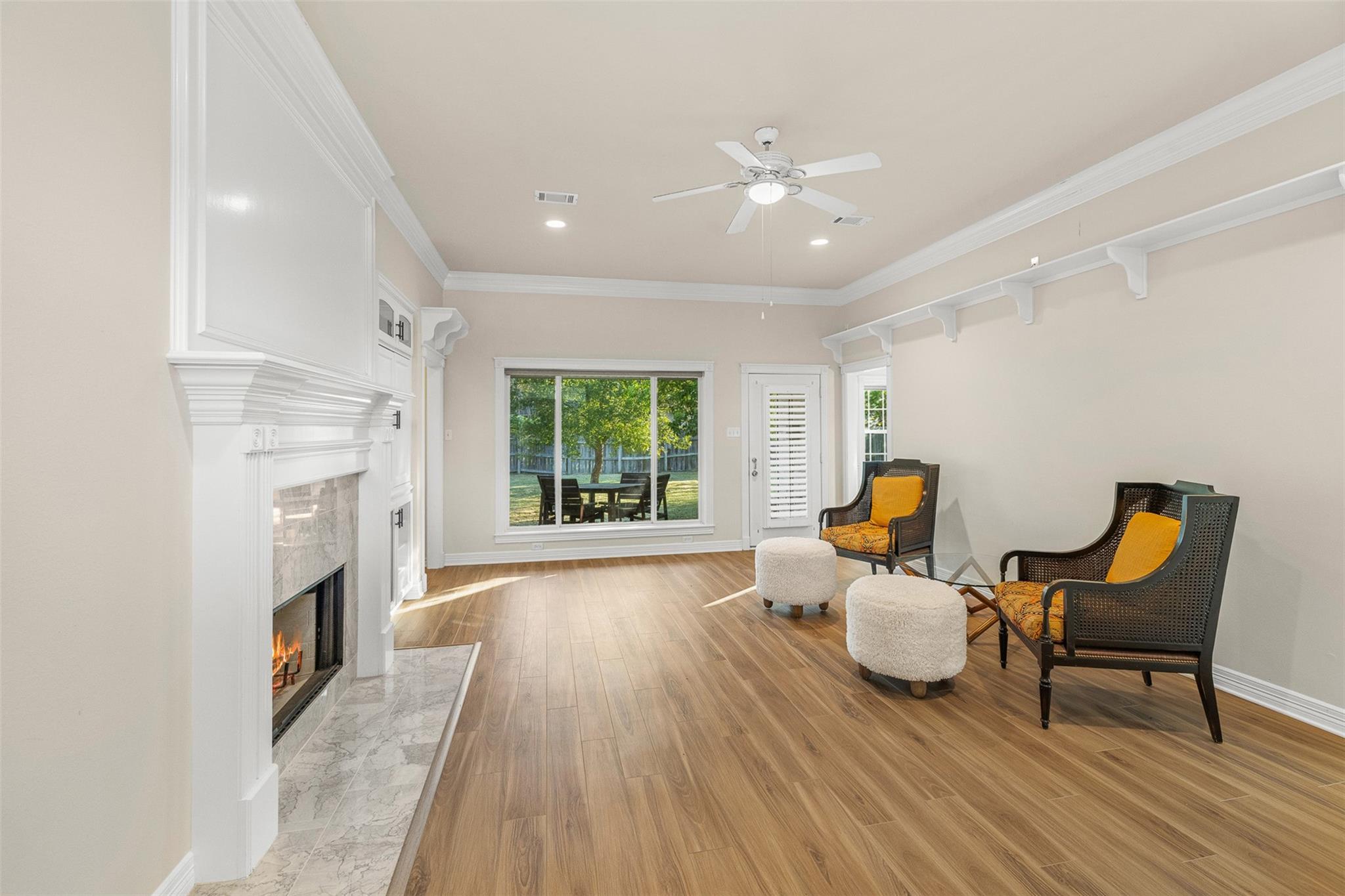 328 Landsburg Lane