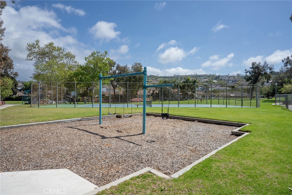 303 Calle Escuela