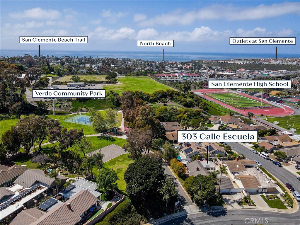 303 Calle Escuela