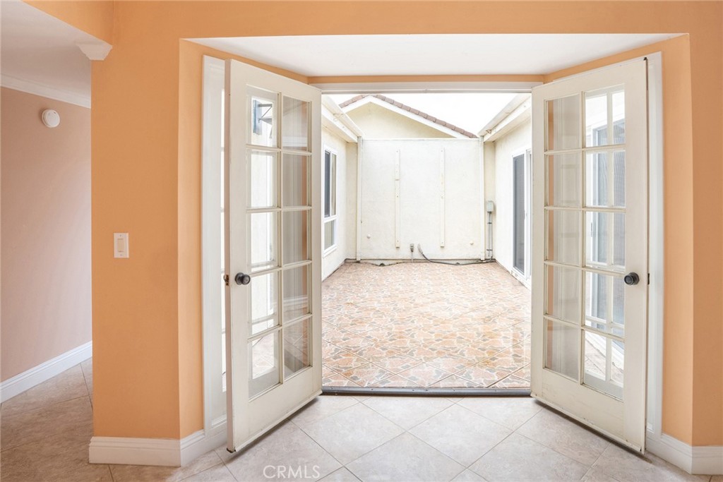 303 Calle Escuela