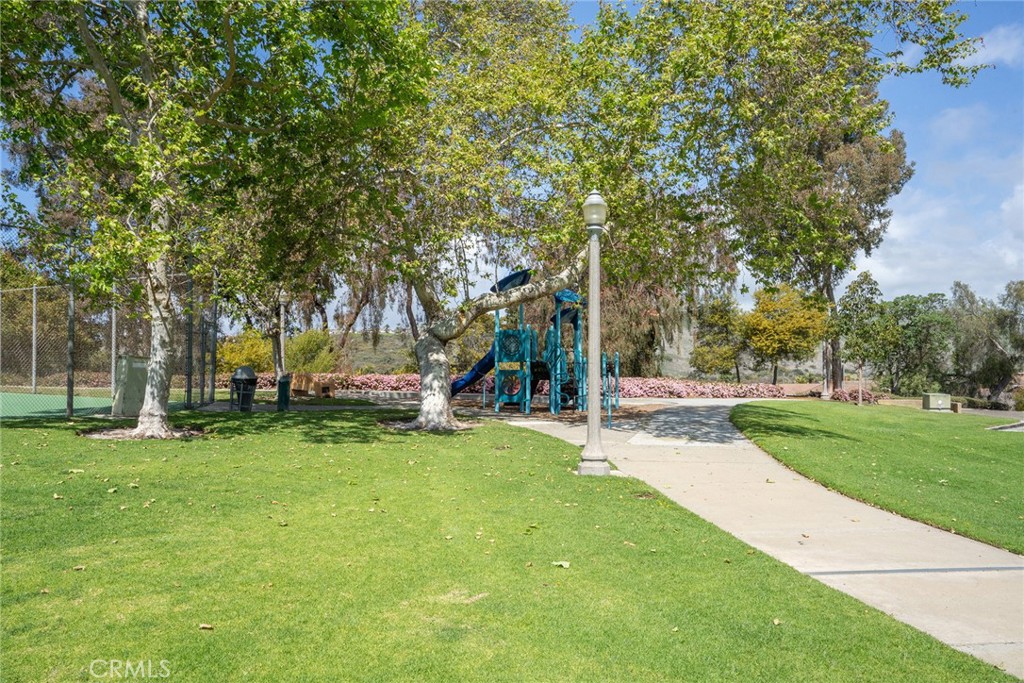 303 Calle Escuela