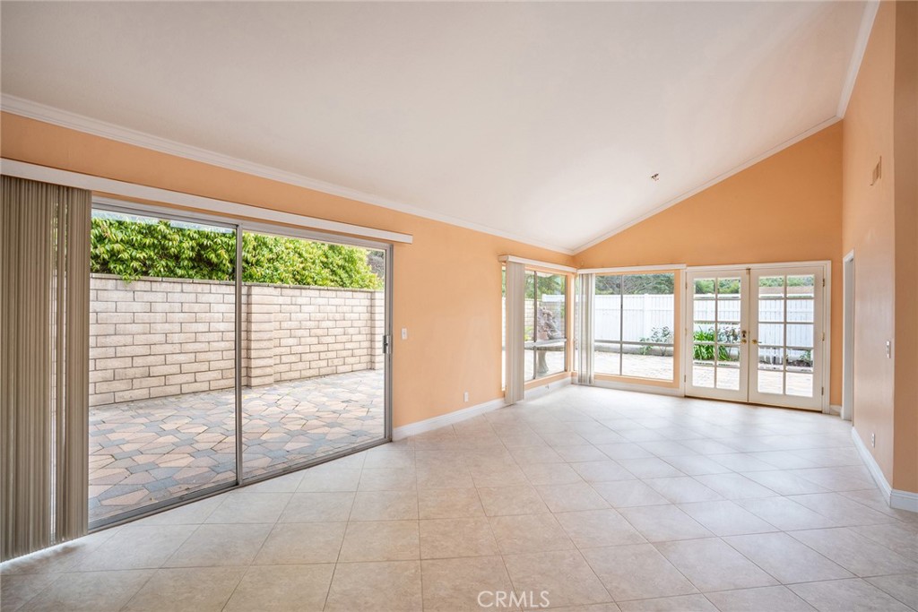 303 Calle Escuela